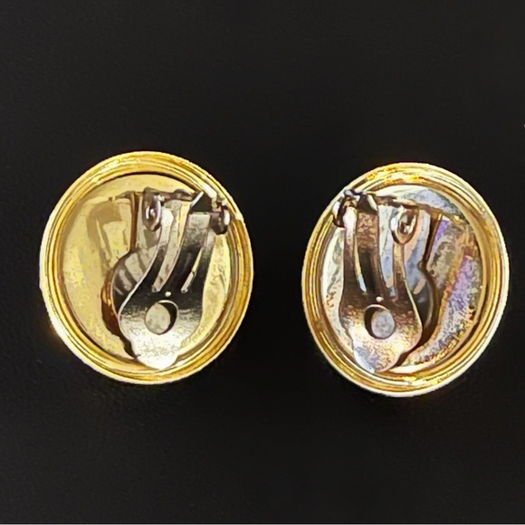 ✨Beautiful Vintage Clip On Earrings With Pearls - Picture 3 of 3